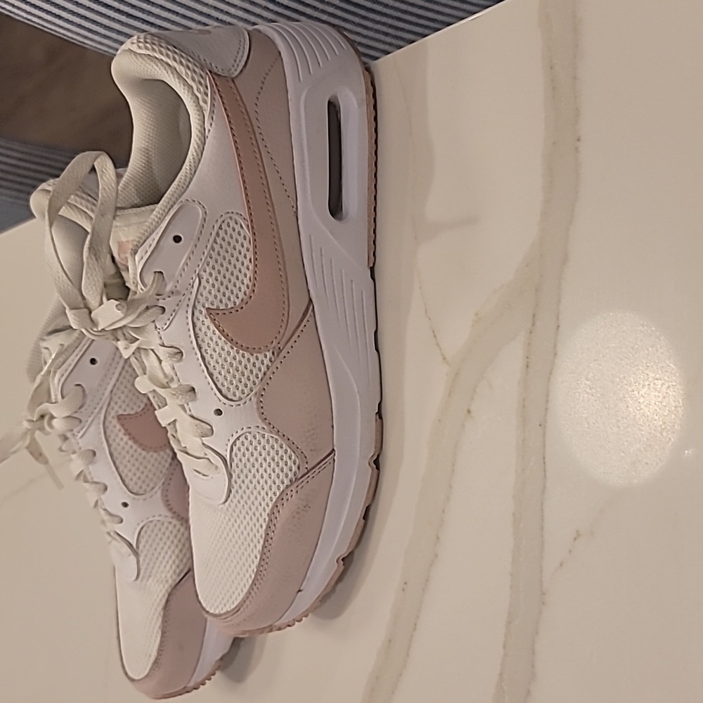 Womans Nike Air Max